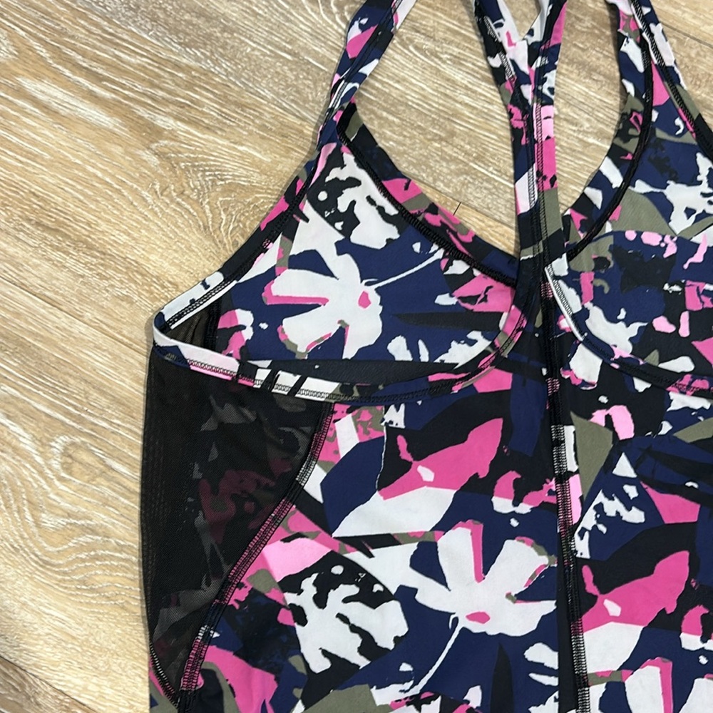 Lululemon - Picture 5 of 7